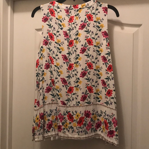 Old Navy sleeveless floral top - Picture 2 of 4